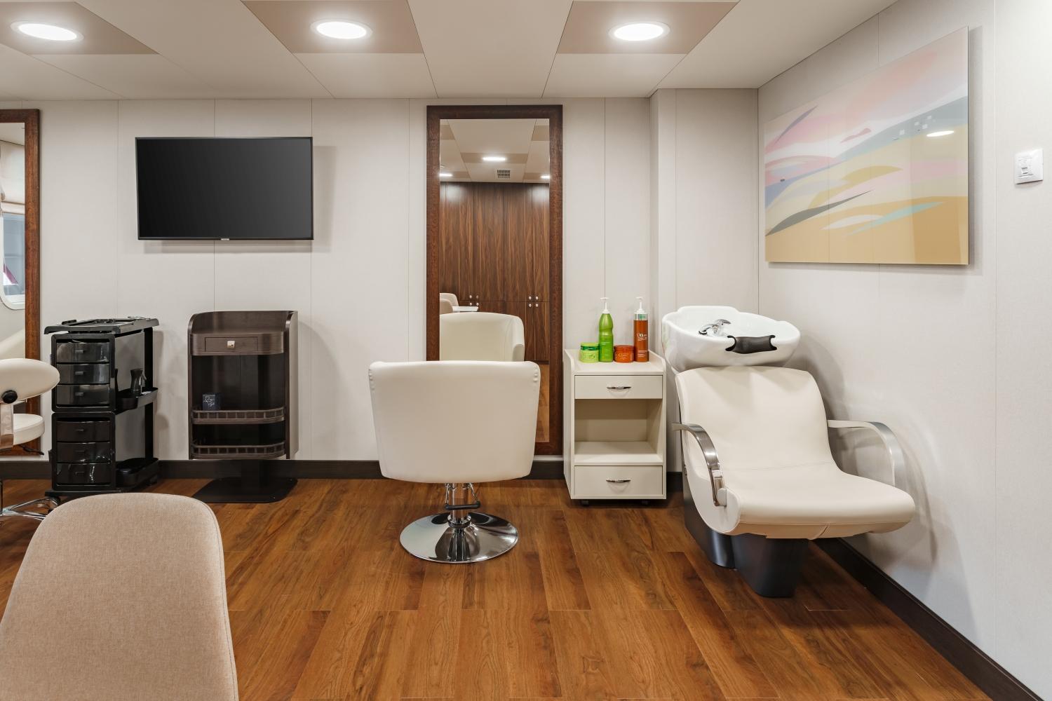 Салон красоты на теплоходе «Мустай Карим»